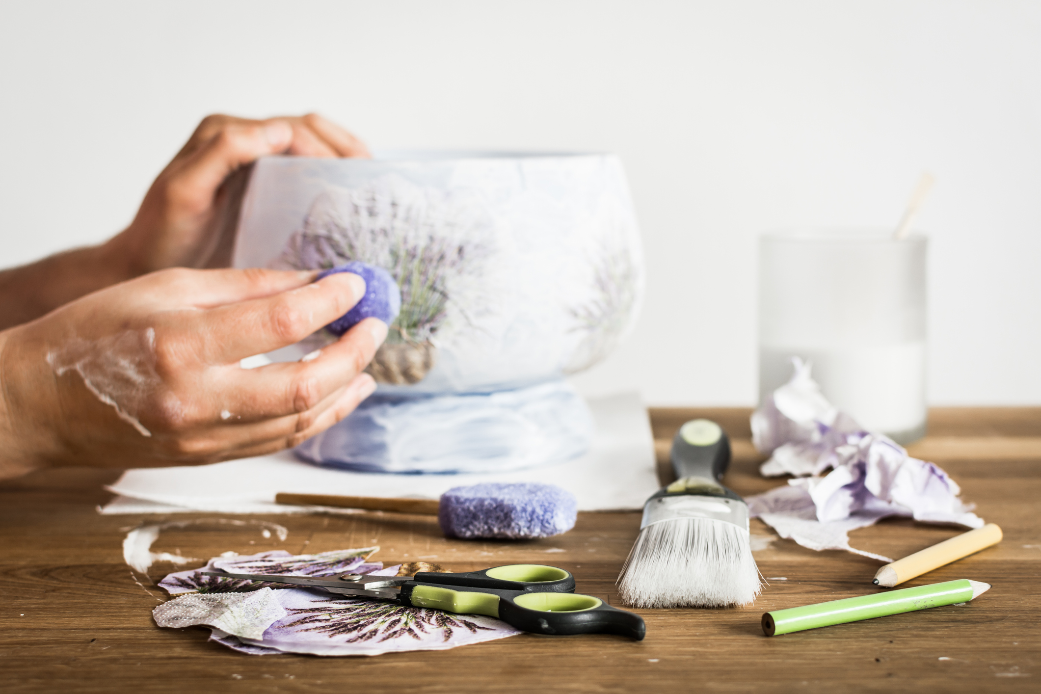 Jakie materiały można wykorzystać w technice decoupage?