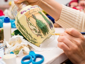 Czym zabezpieczyć przedmiot udekorowany metodą decoupage?